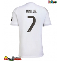 Camisa de Futebol Real Madrid Vinicius Junior #7 Equipamento Principal 2025-26 Manga Curta